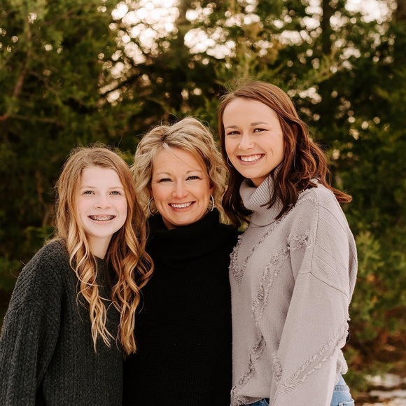 Meet your Posher, Trina - Picture 3 of 3